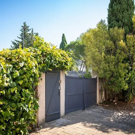 Maison De Famille Pres D'avignon Piscine Nyaraló Les Angles (Gard)