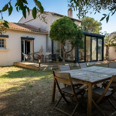 Maison De Famille Pres D'avignon Piscine * Les Angles (Gard)