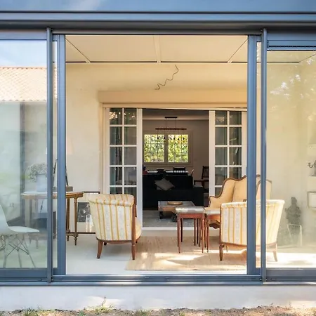 Maison De Famille Pres D'avignon Piscine Nyaraló