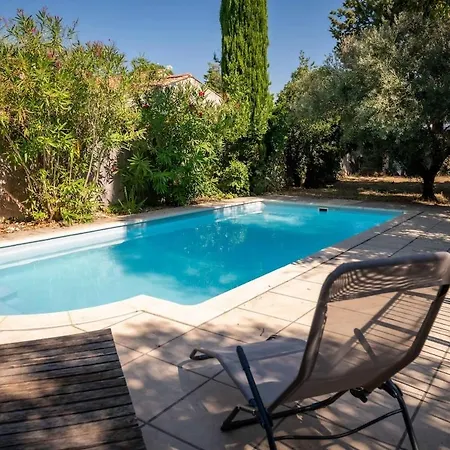 Maison De Famille Pres D'avignon Piscine Nyaraló Les Angles (Gard)